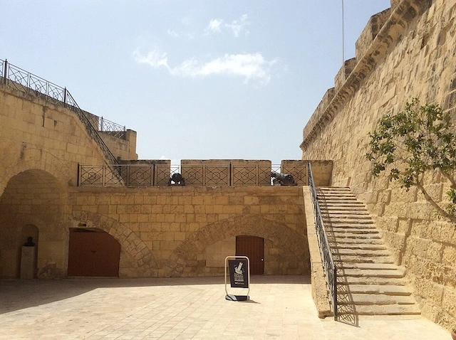 Picture of the interior of Birgu's defense.