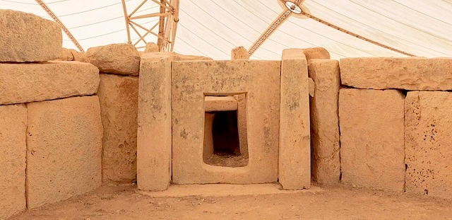 Picture of Mnajdra temple interior.